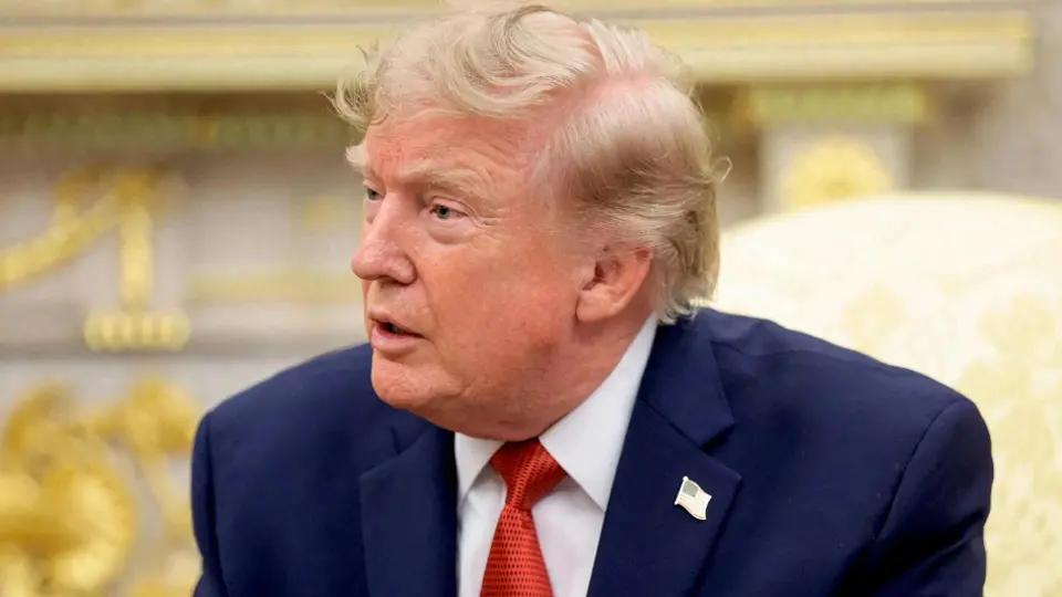 特朗普一句“我比任何人都懂公式”，这番言辞简直是把美联储“架在火上烤”。他要求美