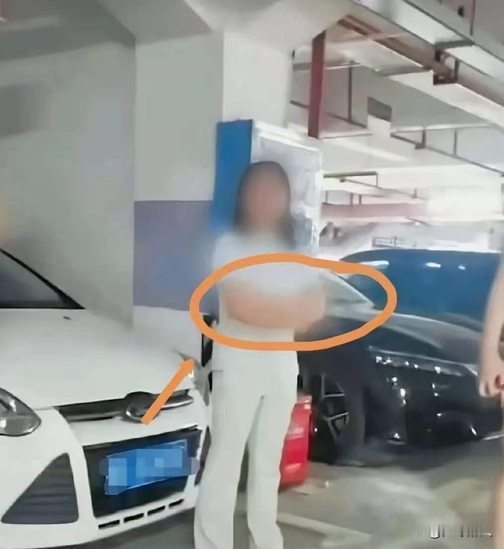 看完女子霸占业主车位七天的视频，我真是被气笑了。

大伙都知道，现在小区里车位紧