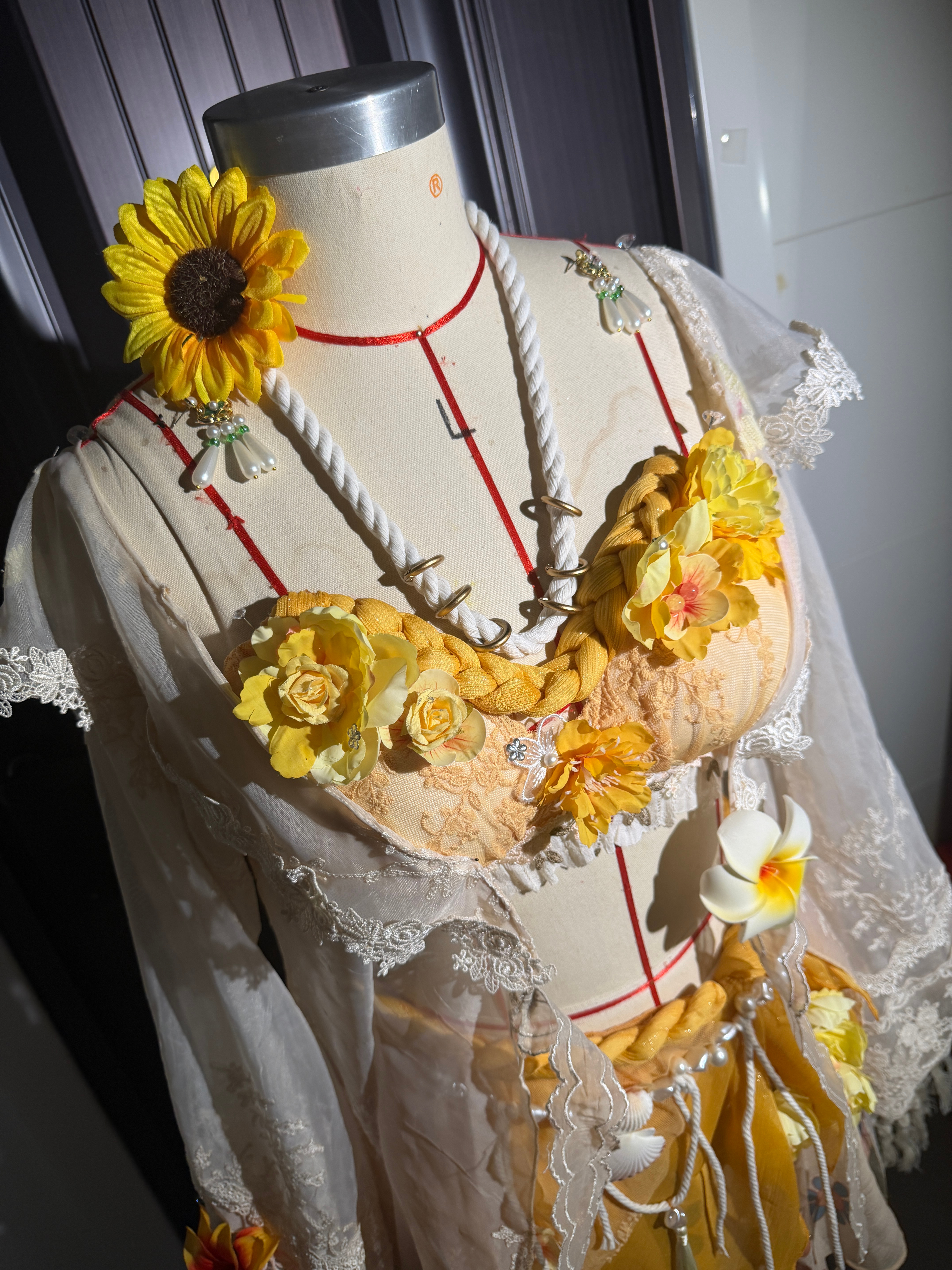 给自己瞎搓了套渔女泳装，裁缝给自己做衣服标准就是能凑合拍照就行 