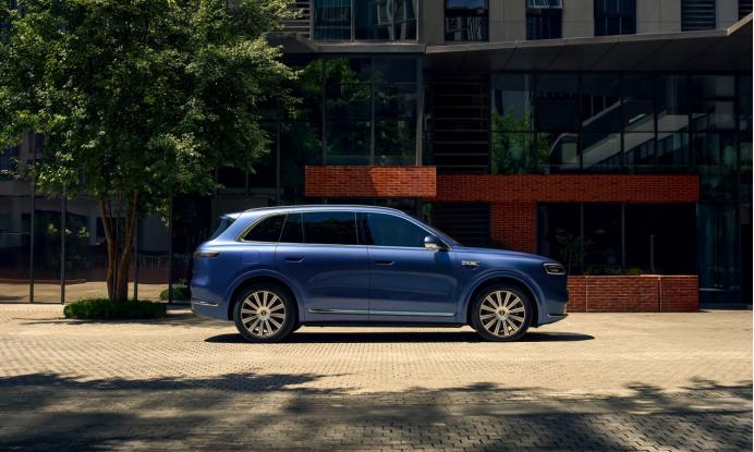 春天就要松弛感，自驾问界M7，让一家人的旅程“更会享受”
春天的风、花与绿意，总