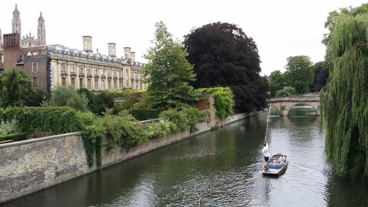 英国·剑桥Cambridge

剑桥是英国剑桥郡首府；是与牛津大学齐名的剑桥大学