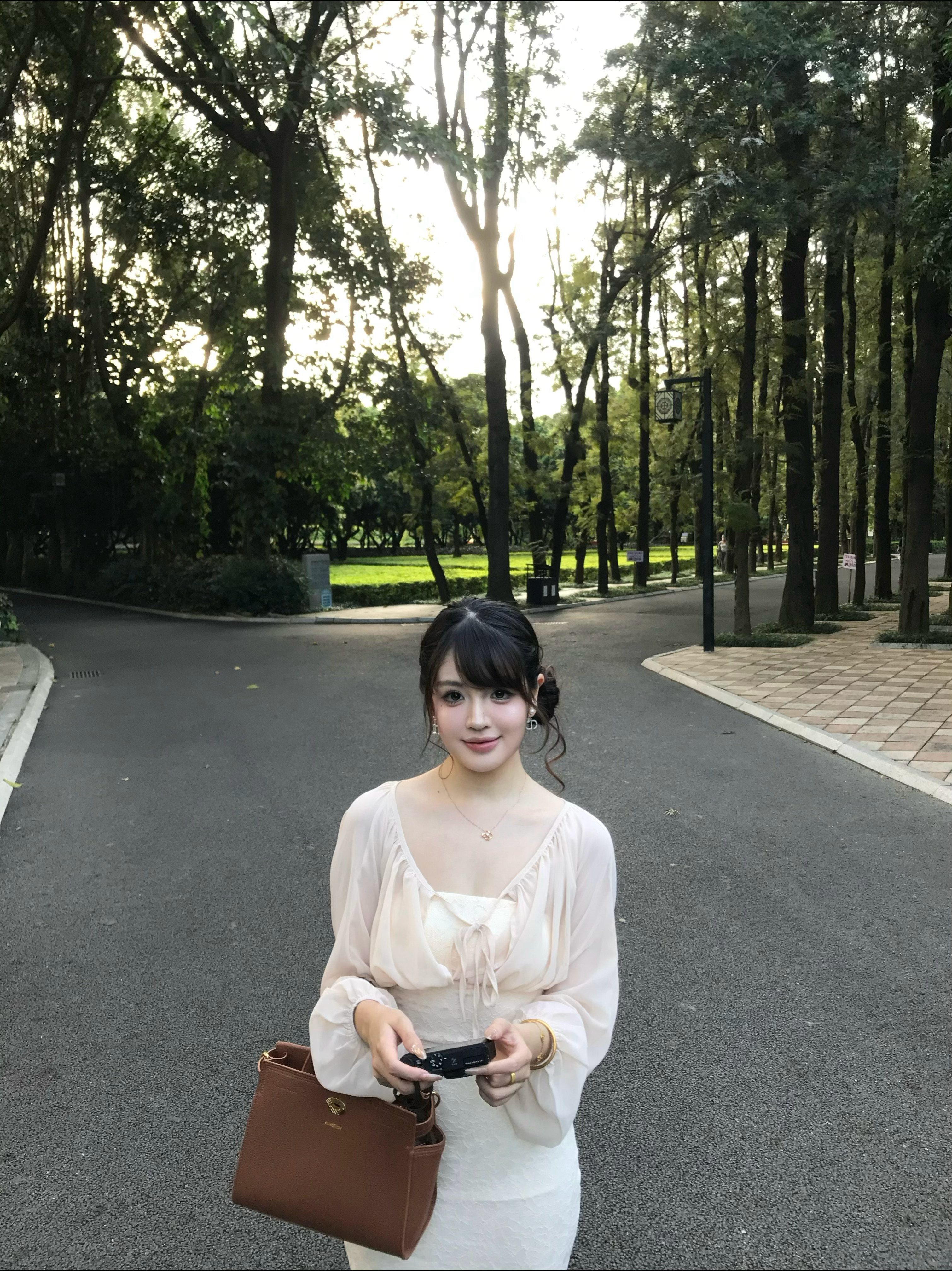 最近在跟长刘海和定型喷雾斗智斗勇！初见成效！ ​​​