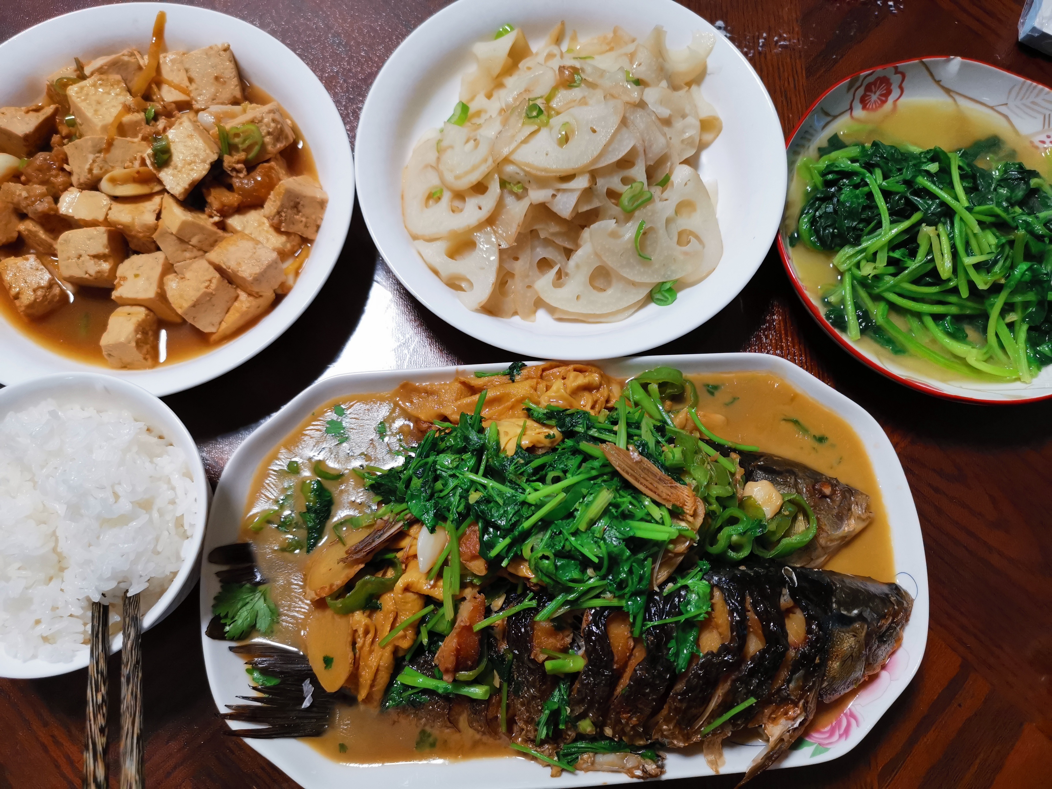#芜湖家常菜# 一个人的晚餐。一个人就简单点，不过该做饭还得做，为经济发展做点贡