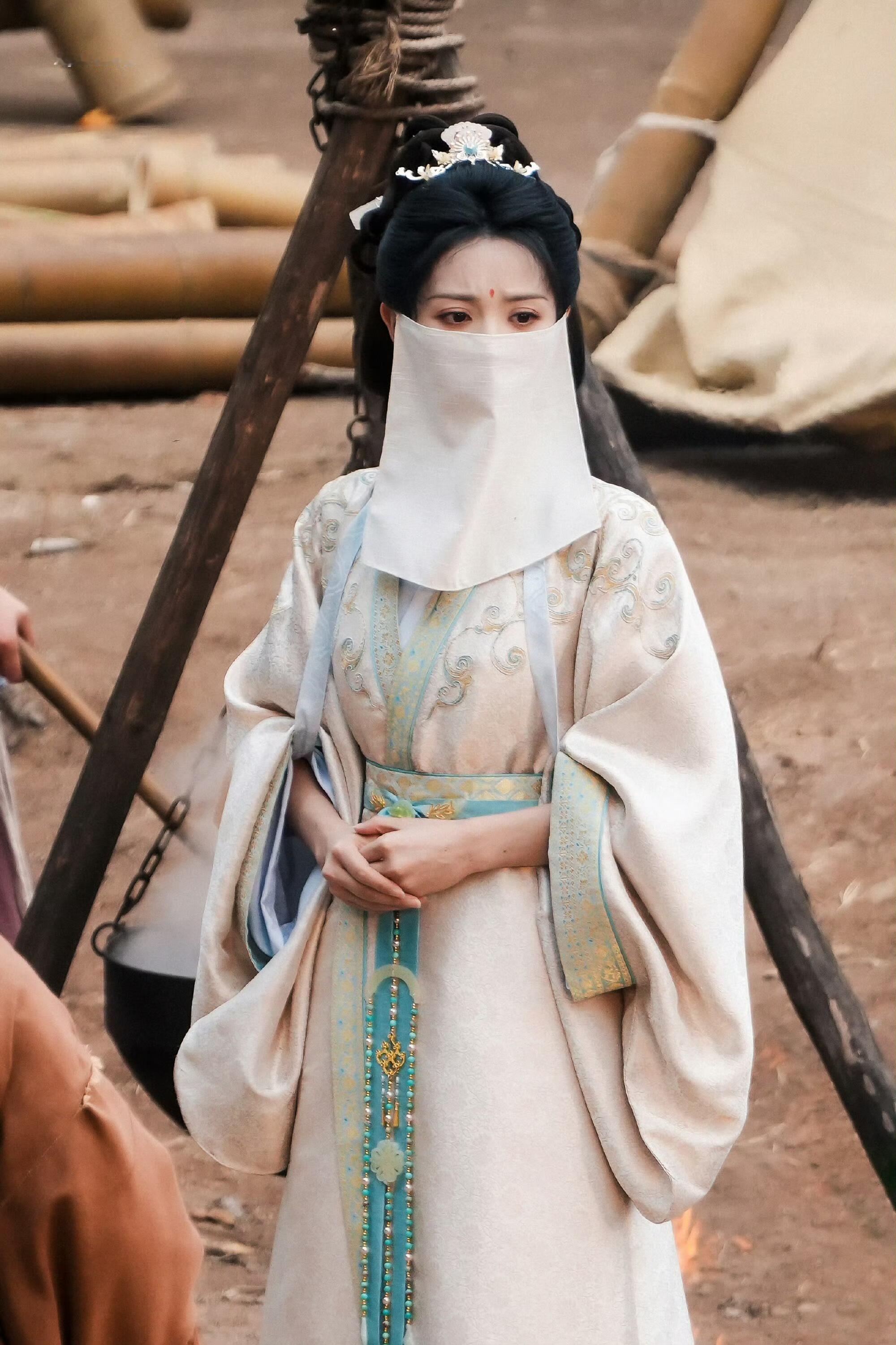 小田嫁金钗目前造型梳化:方思哲服装:方思哲 