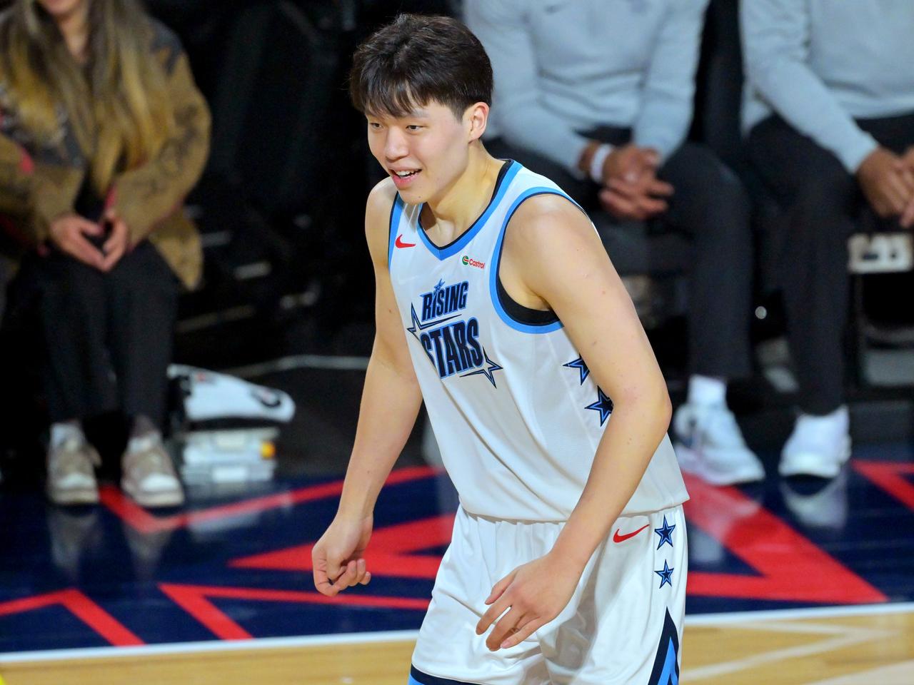 杨瀚森寄语冲击NBA的年轻球员：保持自信，别想太多

杨瀚森近日接受了媒体《篮球