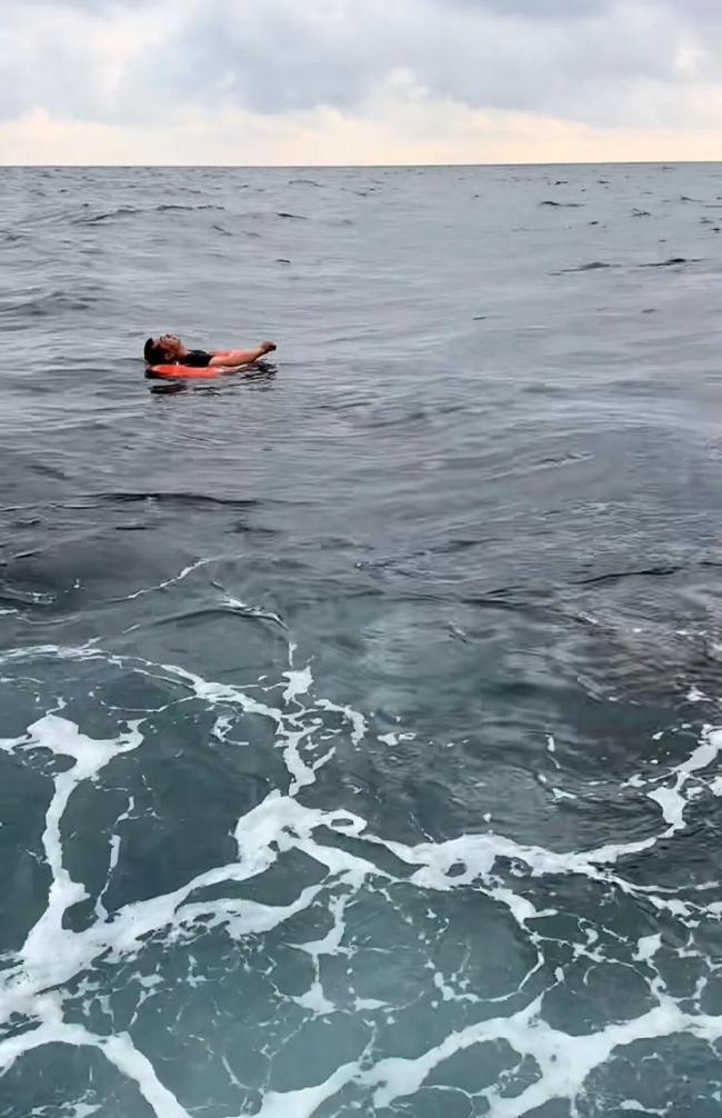 海况突变险酿悲剧，好心钓友仗义出手救下落海男子
 （个人观点仅供参考，无任何不良