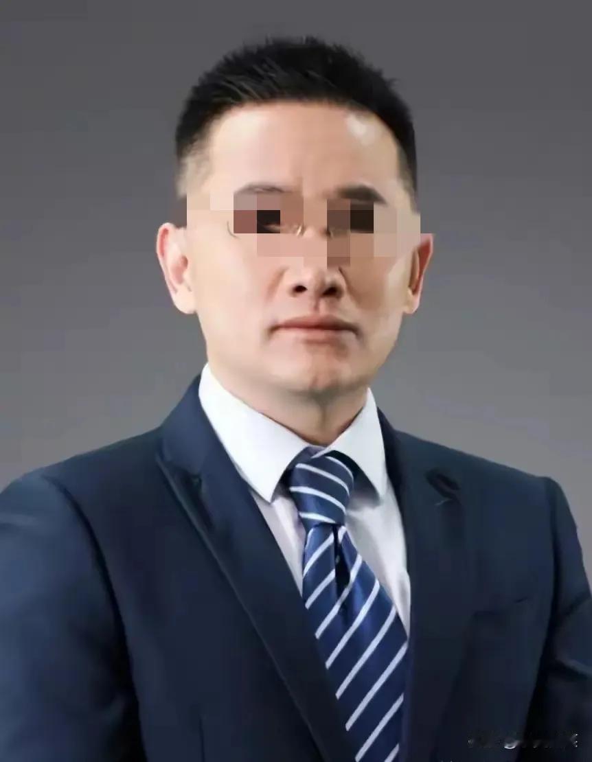 看着祖院长的这幅照片，不由得想起陈佩斯小品《主角与配角》中的一句话:

想不到你