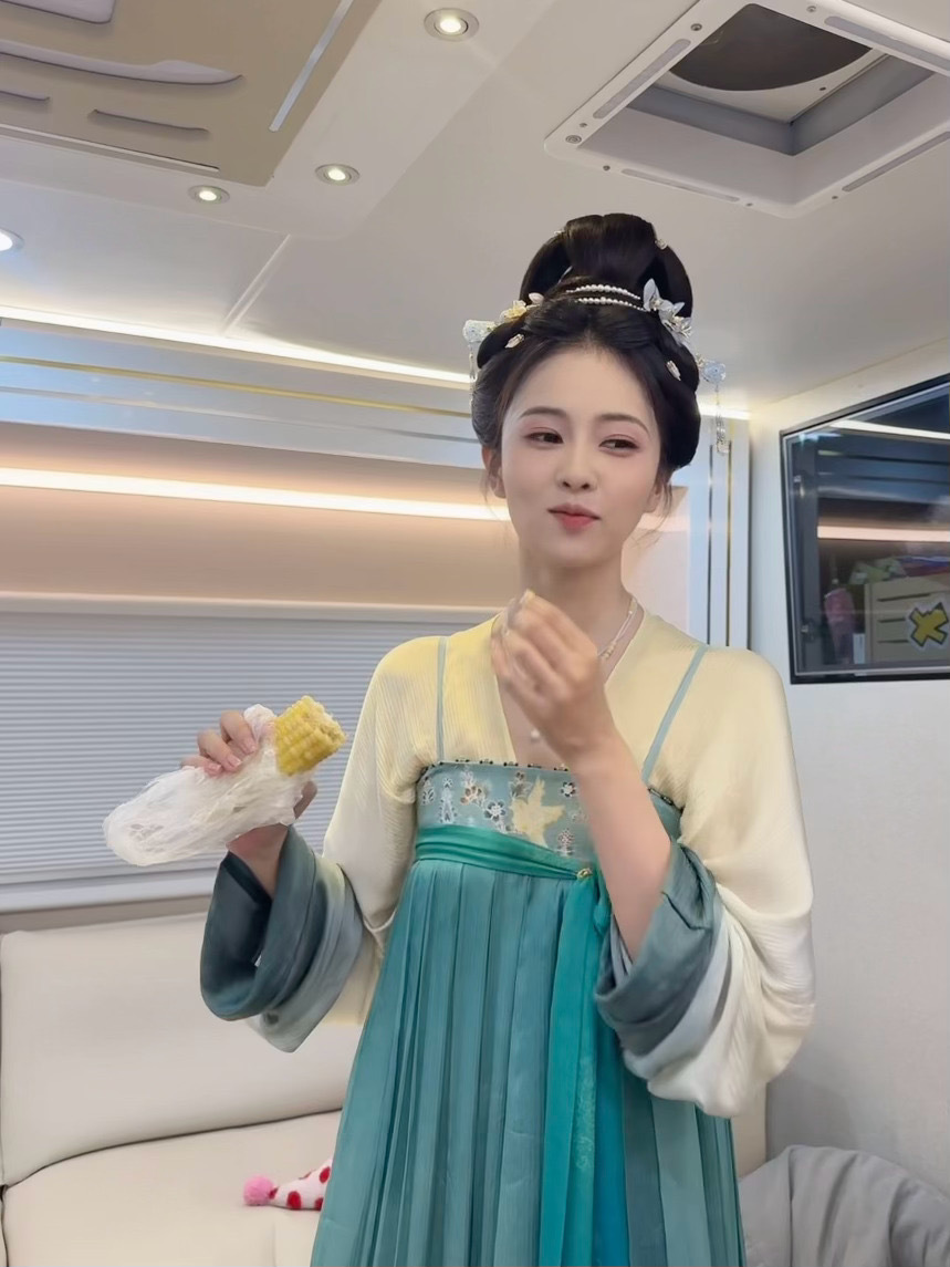妈呀错过这么萌的白鹿太可爱了 ​​​