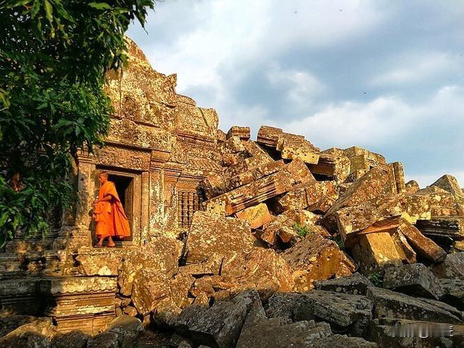 根据柬埔寨国防部发言人马莉淑洁达9日通报，泰国军队持续使用F-16战斗机、BM-