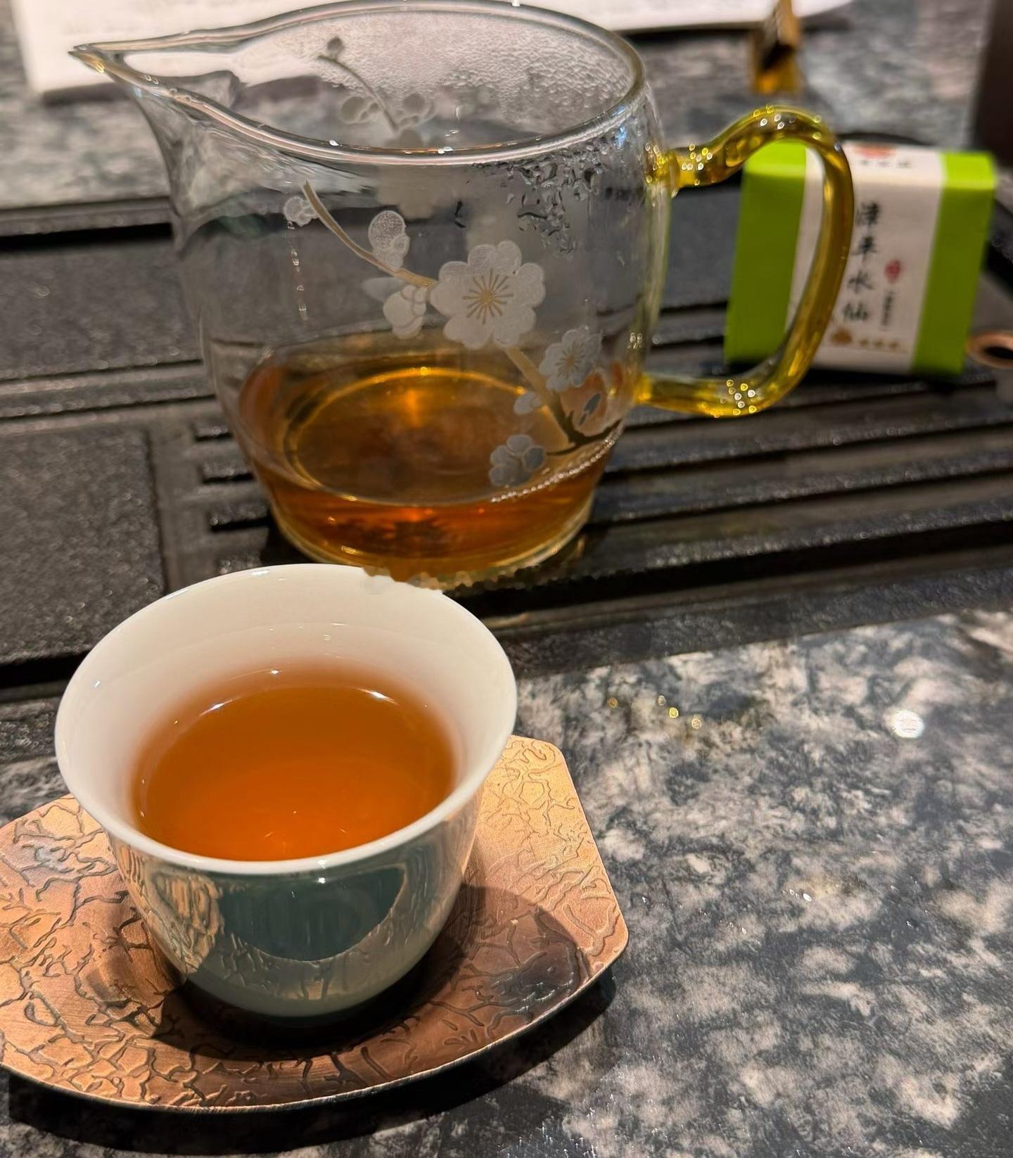 这茶喝的真不习惯，还是咖啡更适合我