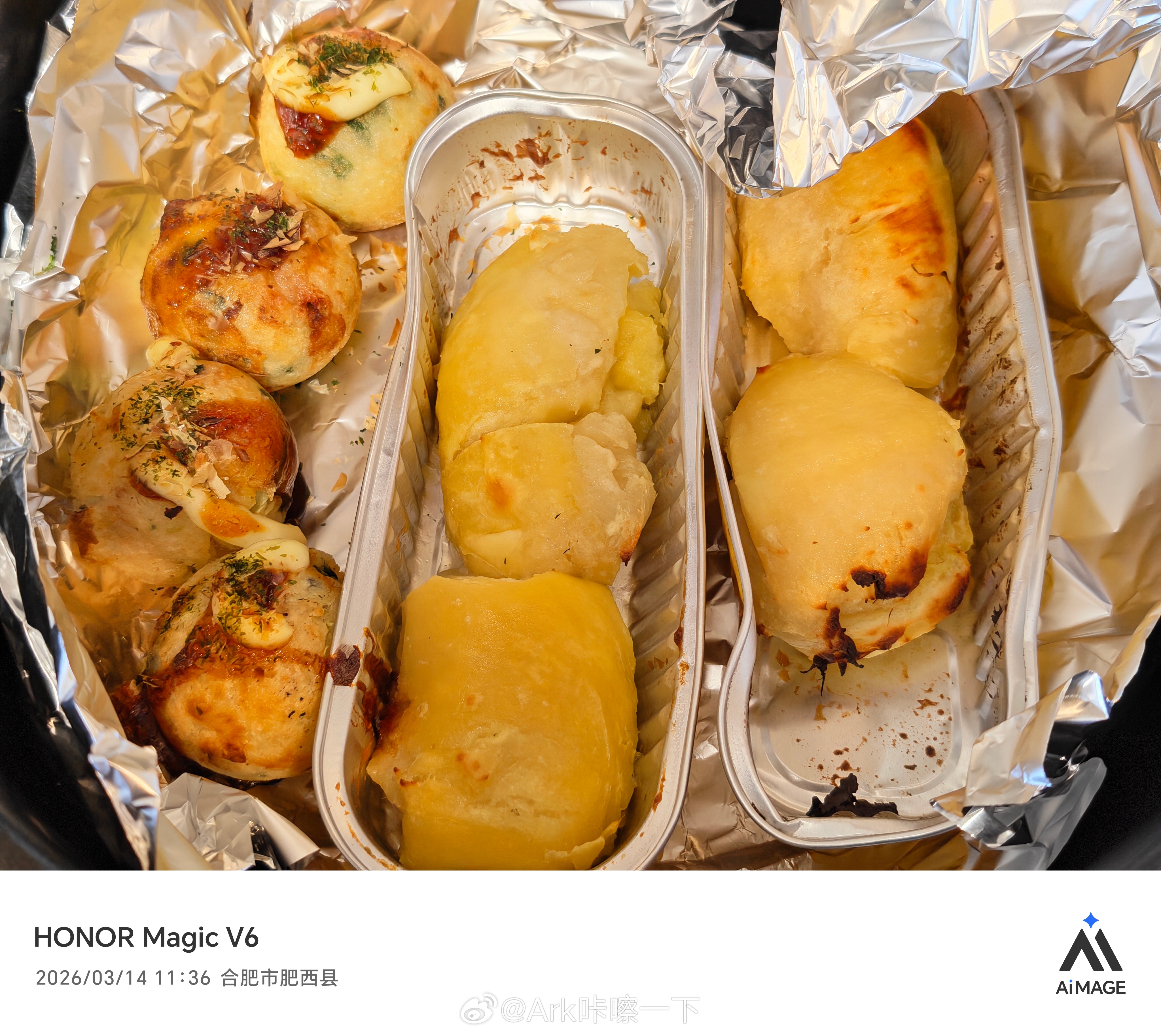 晚安朋友们，简单的章鱼小丸子和烤榴莲，味道乃是一绝