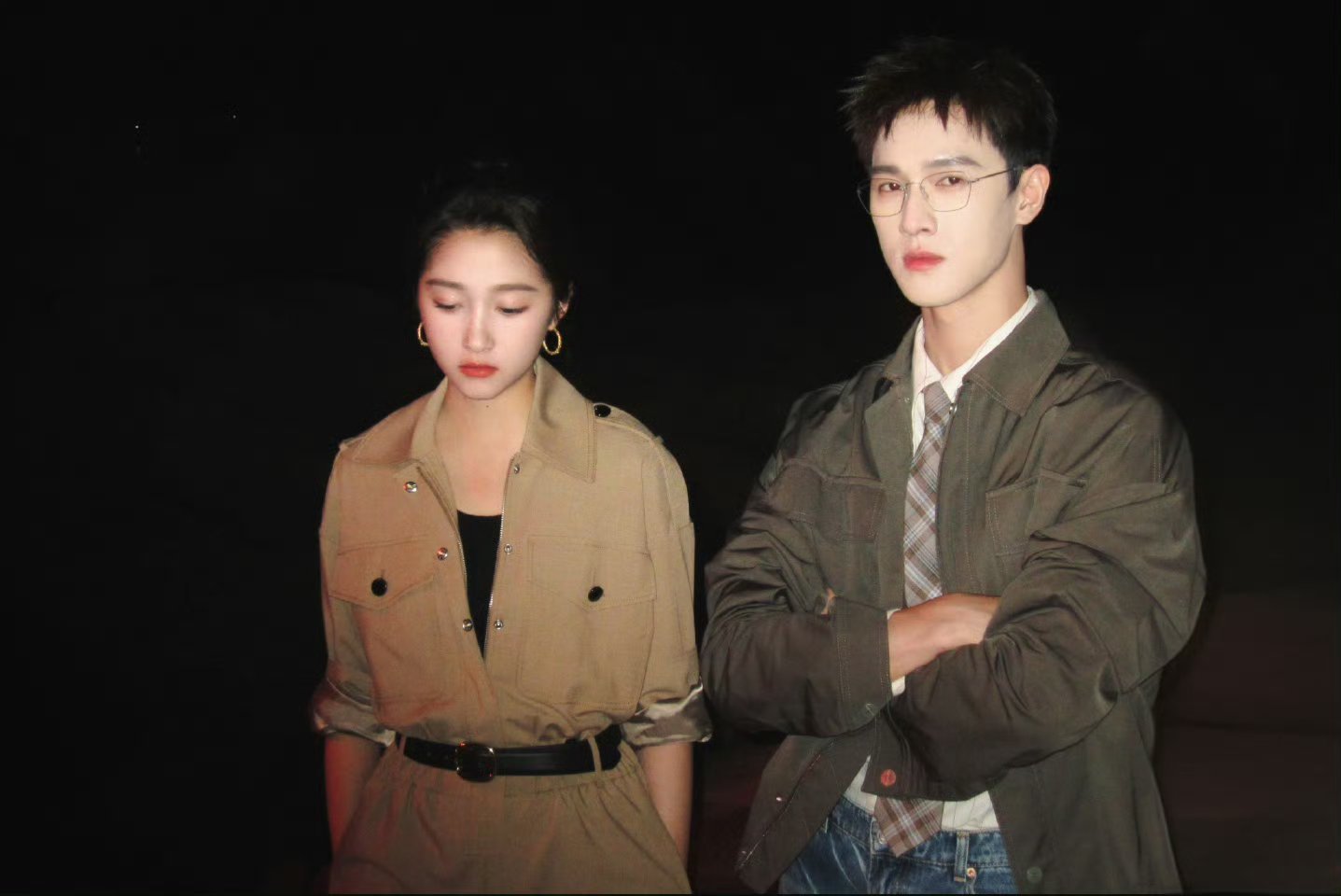 李昀锐晒和关晓彤ccd合照，耀眼杀青啦[打call] ​​​