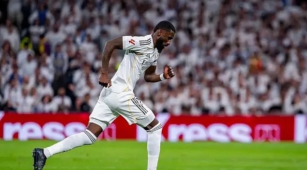 北京时间周三凌晨，欧冠1/4决赛首回合皇马1-2不敌拜仁。赛后皇马后卫吕迪格接受