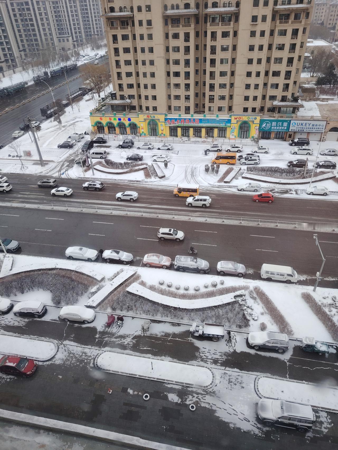 头几天下的雪还没有都化掉，美吗？