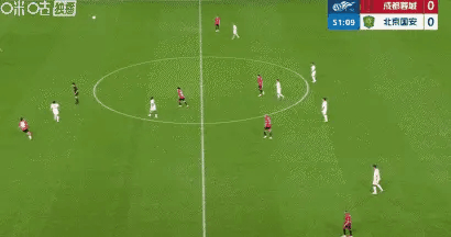太搞笑了！成都蓉城中场稀里糊涂送大礼！张玉宁轻松笑纳破门⚽️

北京时间7月26