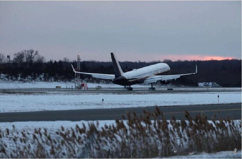 委内瑞拉领导人马杜罗抵达纽约

路透纽约新温莎1月3日电——多家媒体报导，委内瑞