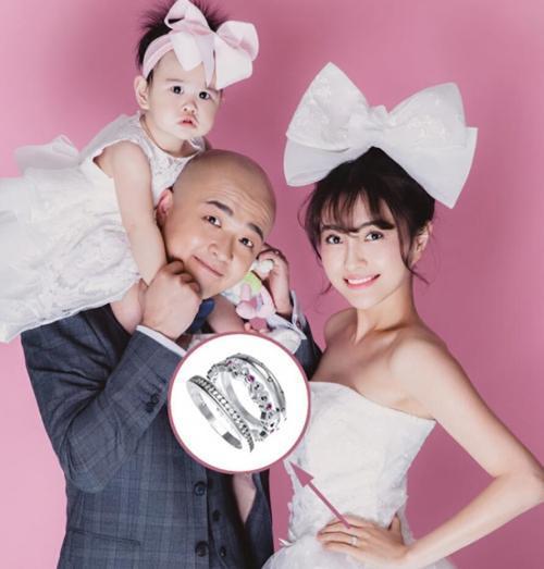 包贝尔10岁女儿饺子因一段手势舞视频引发热议，其扎高马尾、歪头甜笑的模样与吴映洁