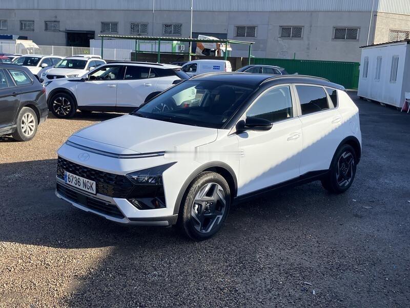 现代的小汽车，海外标注的名字是雅绅特，这车装备了1.0T+48V的动力系统，自动