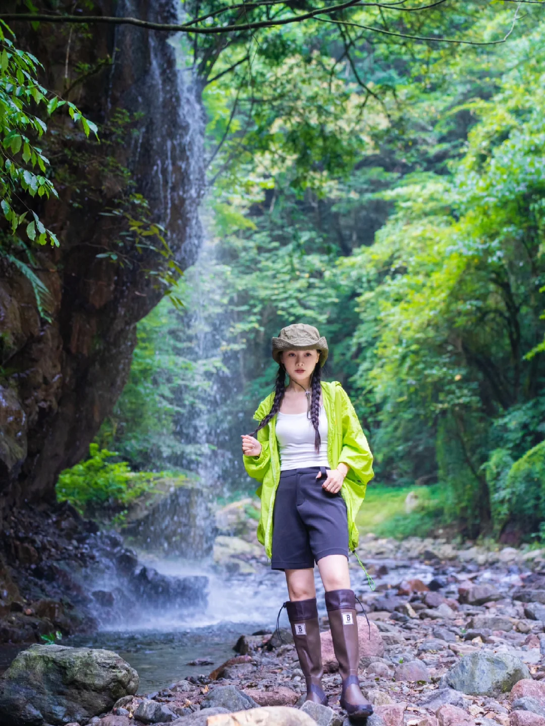 夏日避暑绝了❗️瀑布山徒步 夜观萤火虫