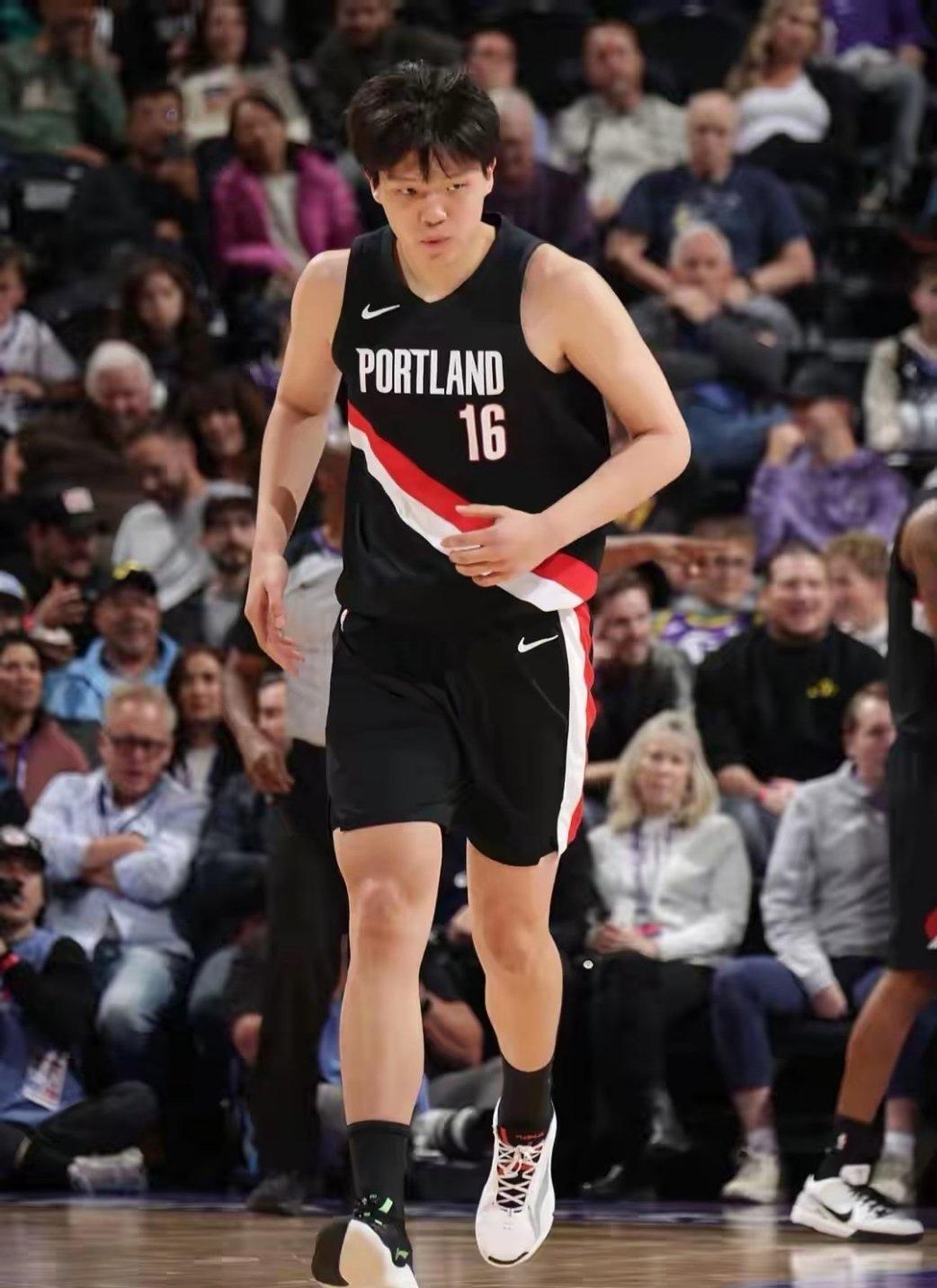 杨瀚森连续4场比赛获得出场时间，但基本也都是垃圾时间，反而越打越没自信，这样下去