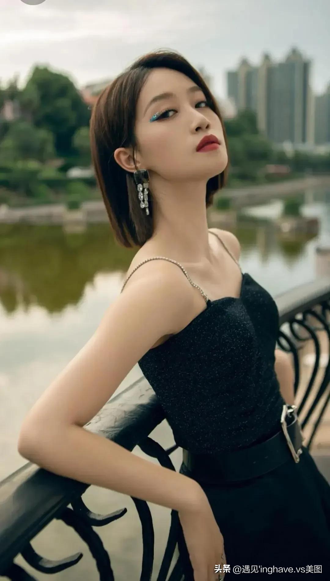 蓝盈莹刘亦菲美女气质好