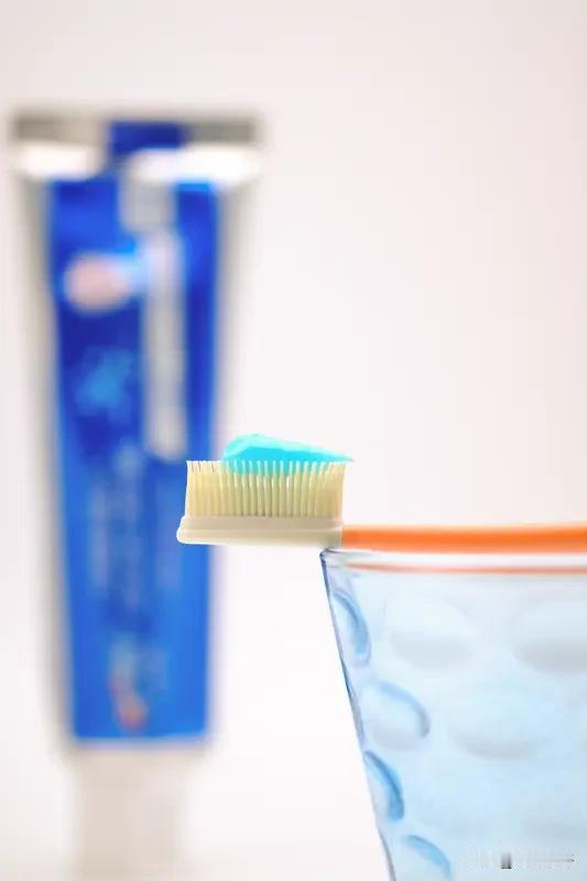 牙膏快用完的时候总这样
挤一挤还能出来点
实在不行就再使点劲

人的潜力其实也差