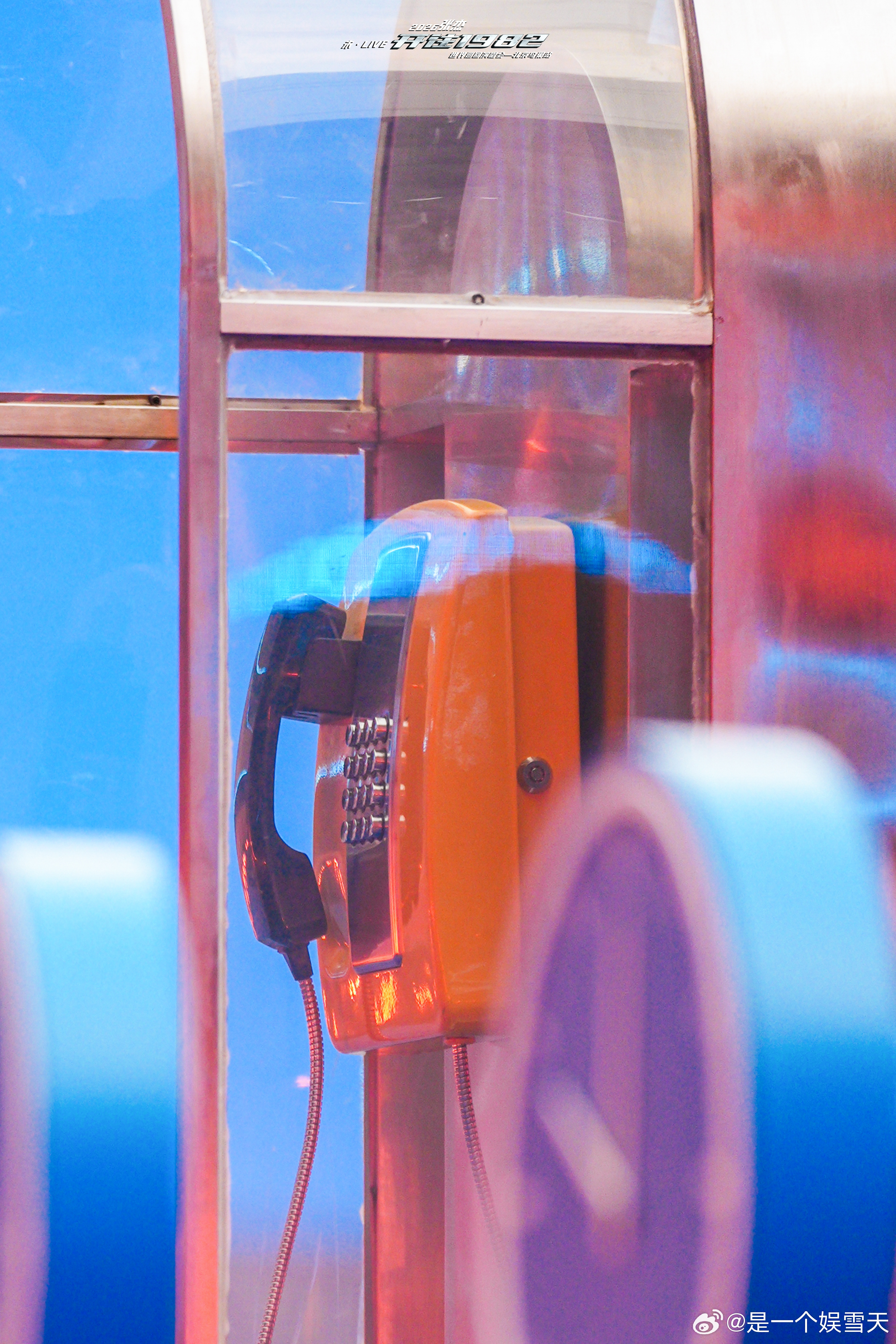 一首歌唱完了没找到张杰 咦，张杰去哪了？北京演唱会现场，一首歌后众人疑惑，原来是