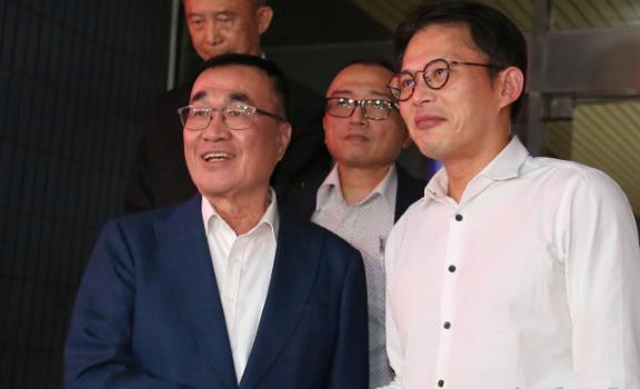 【新北“蓝白合”，他将决战苏贞昌女儿】

按照今年3月国民党与民众党所达成的选举