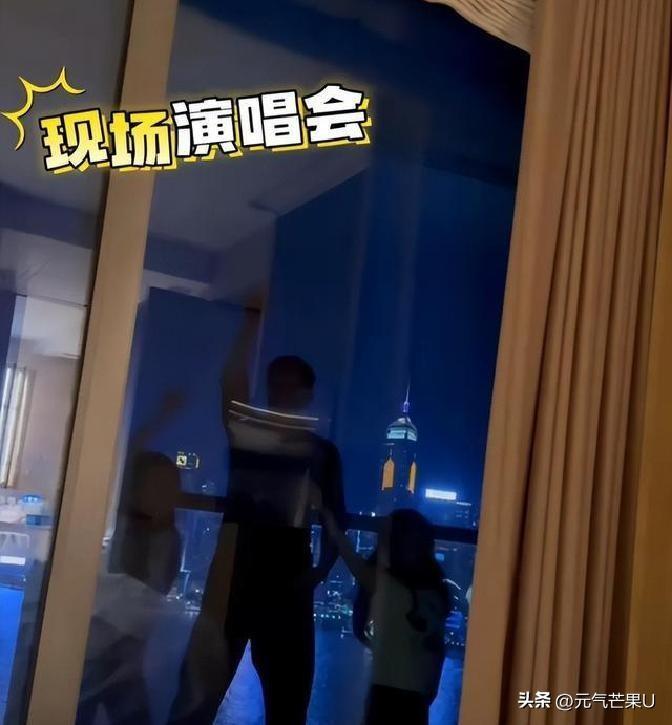 郭天王郭富城家最近热闹非凡，三胎小公主刚满月，全家齐聚庆祝，幸福指数爆表。这位小