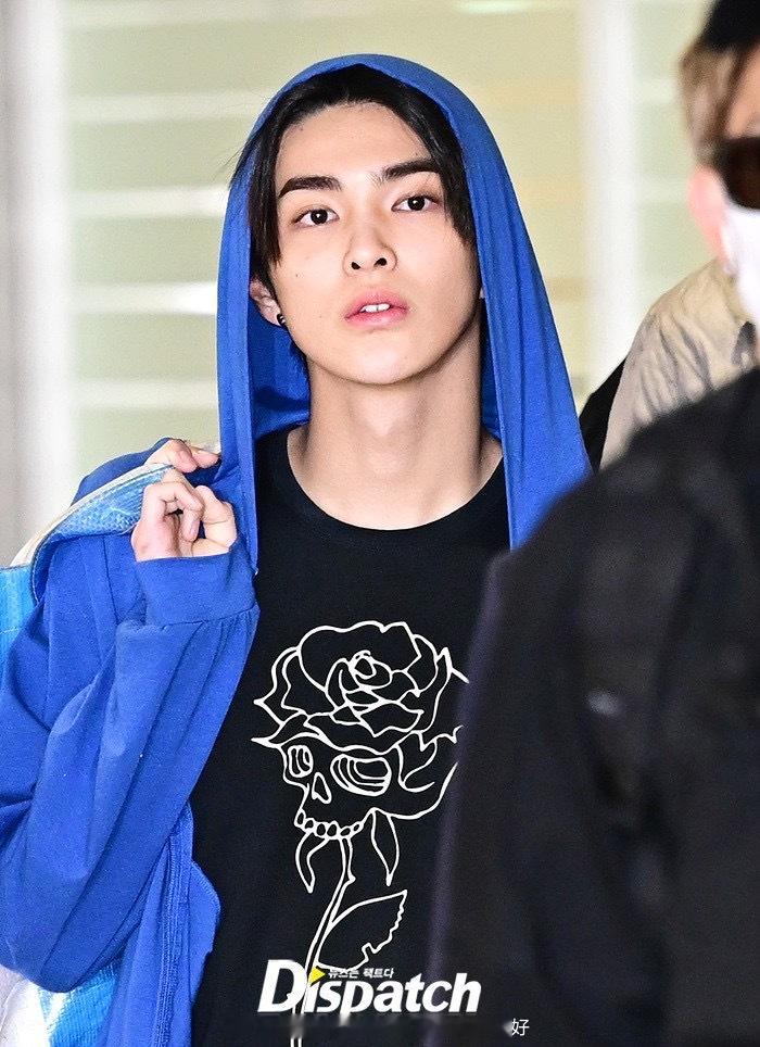 金主训JUHOON、安乾镐KEONHO、严成玹SEONGHYEON今日机场新闻图