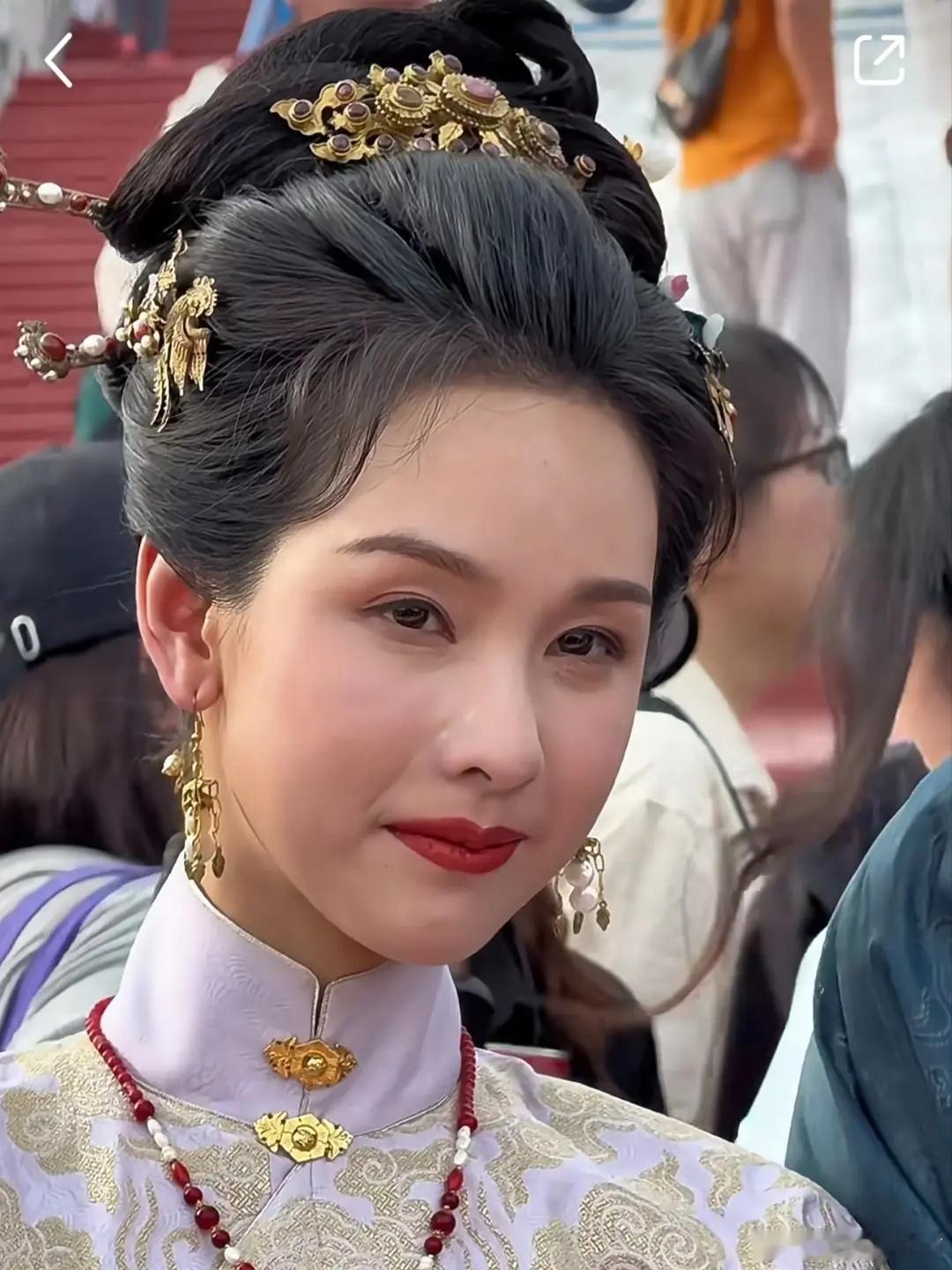 陈都灵小小年纪透露着一些慈祥感 ​​​