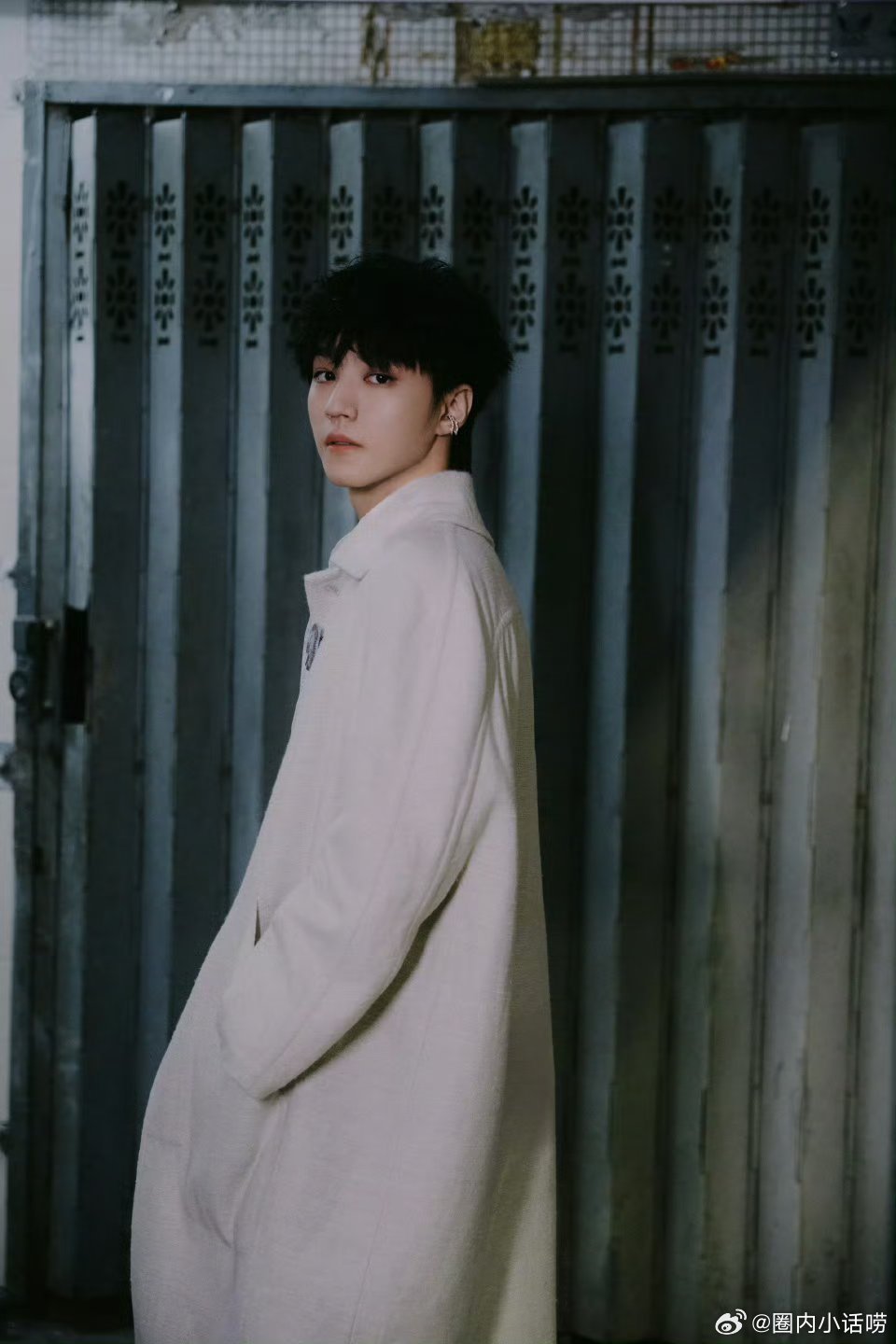 其实会不会三字王俊凯也出事了？就感觉突然之间主流资源全断了。演唱会迟迟不给批，代