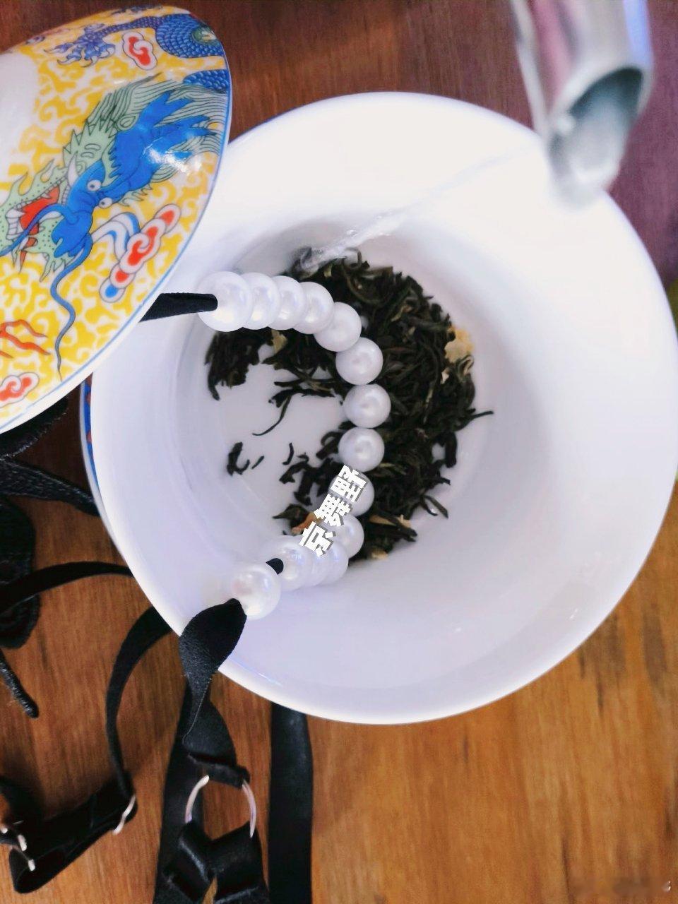 周一大家都辛苦了，记得多喝茶能消暑！ 