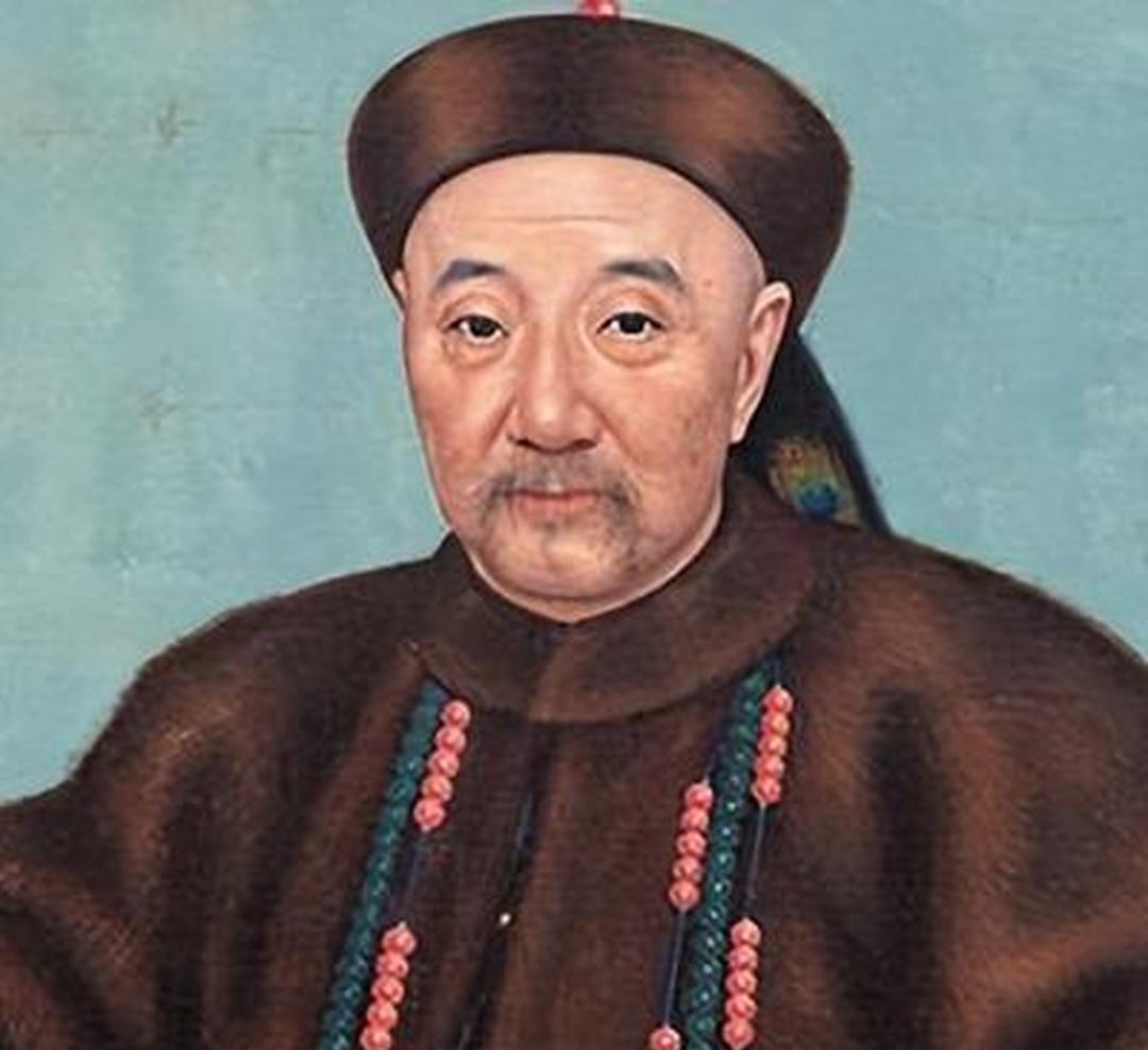 1881年，71岁的左宗棠娶了17岁的章怡为妾。洞房花烛夜，章怡解开衣扣，脱下衣