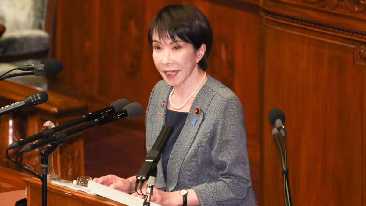 她很狡猾，虽然高市口气软了，但并没有动撤回错误言论，这只是 “迂回”策略。或许有