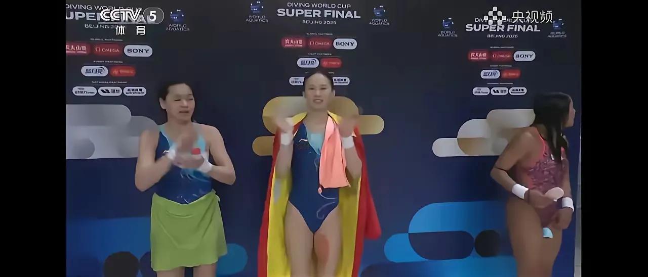 全红婵世界杯再夺亚军！粉丝心疼又感佩她的坚持
今天北京女子跳水世界杯总决赛现场，