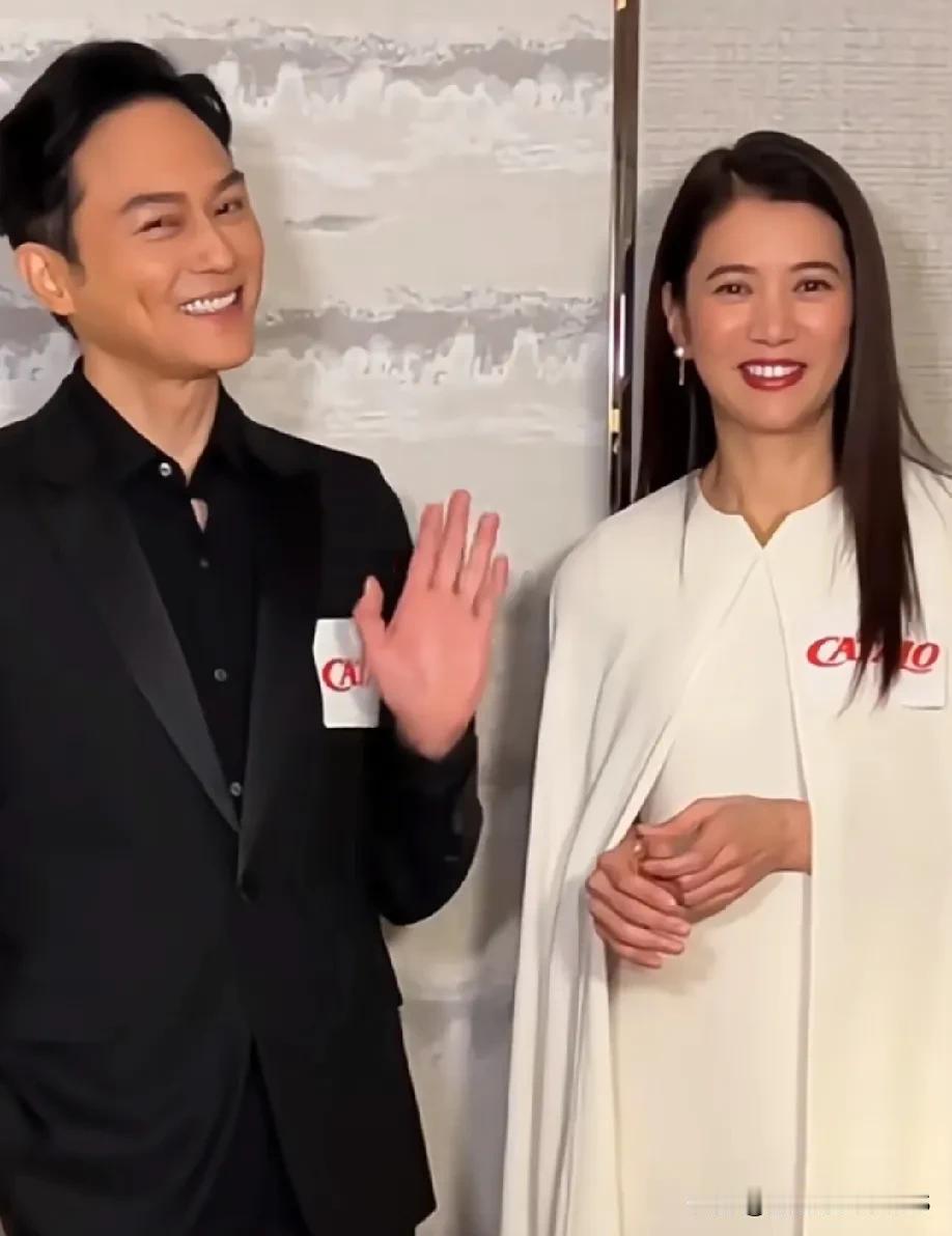 哇塞！张智霖已经五十三岁了？我不信！看上去还是那么年轻，帅气又可爱，皮肤状态简直