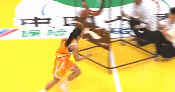 从这一届全明星比赛来看，我们的篮球界依然是“业余的联赛，业余的球迷，业余的篮球从