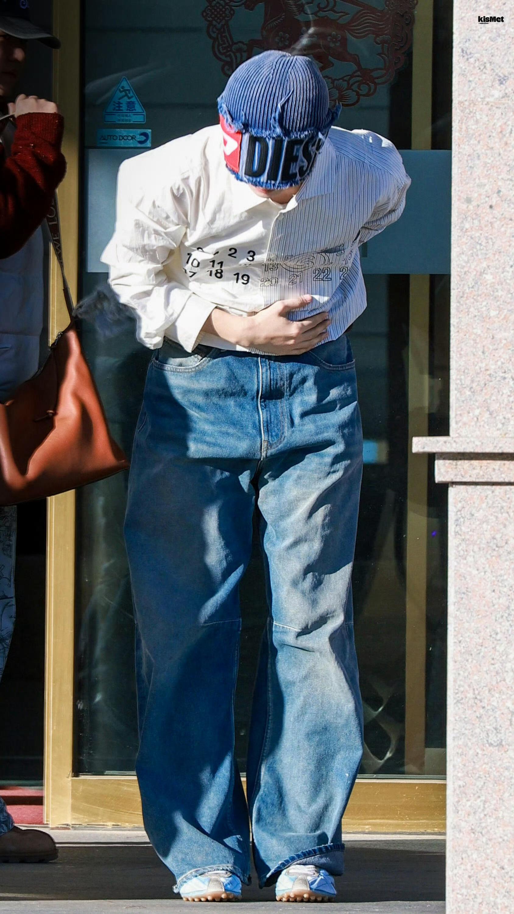 是我的问题吗？我怎么觉得他鞠躬都好装