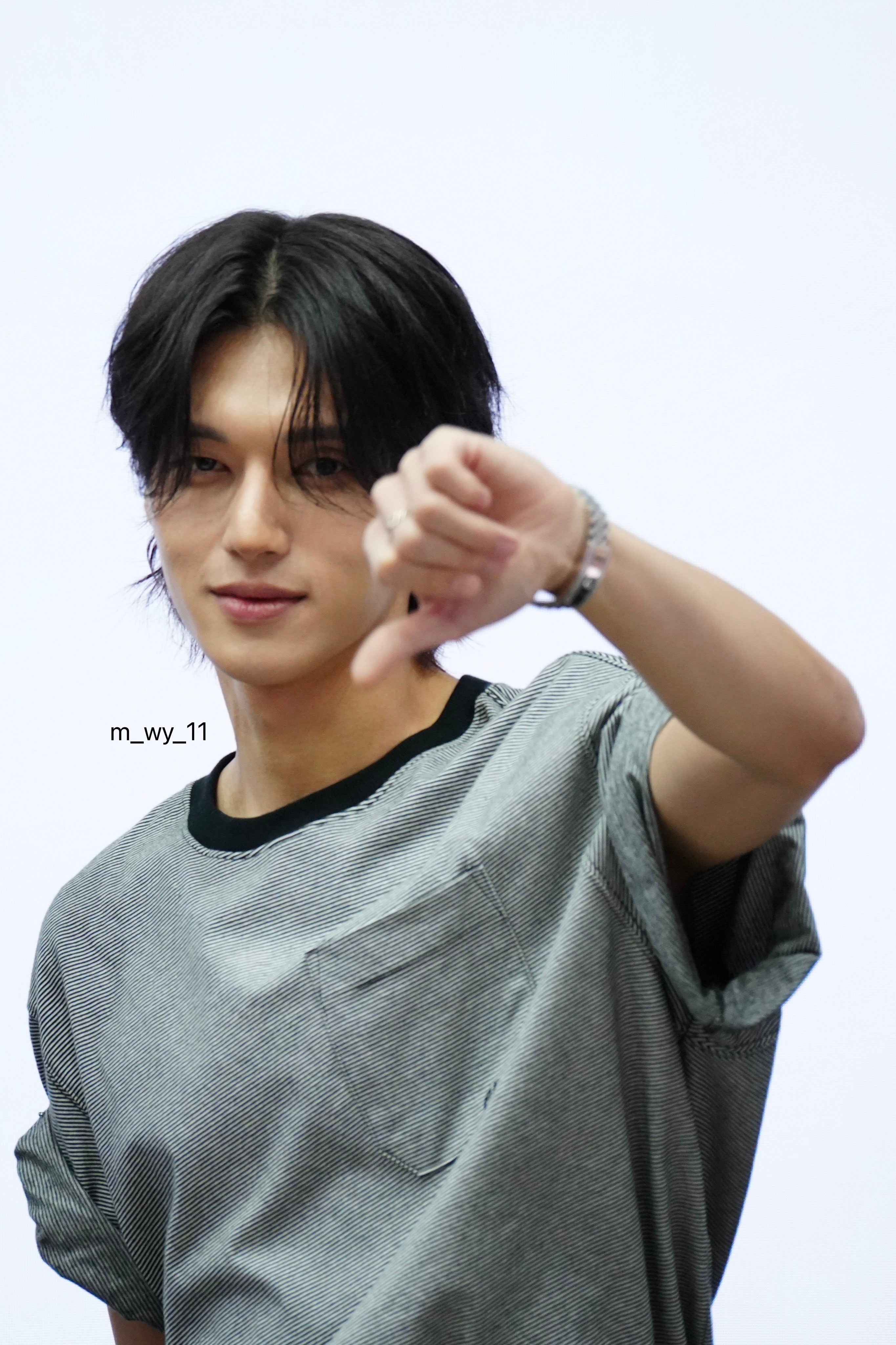 郑友荣  高清｜260629 伦敦签售©m_wy_11/iveshwa 