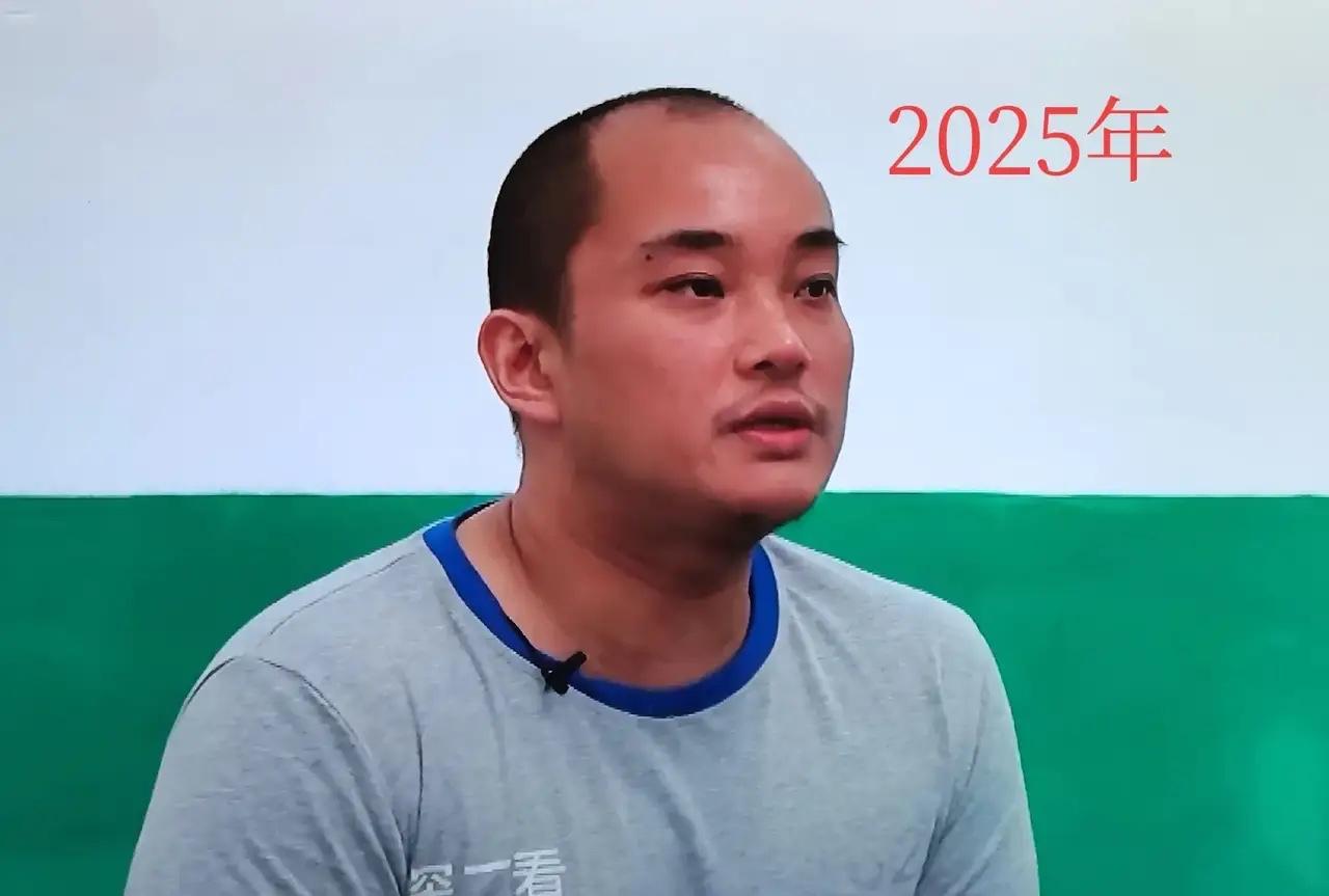 眼前白应苍怎么看都不像大恶棍
白应苍曾经认为无所不能
一手遮天，无恶不作
恶贯满