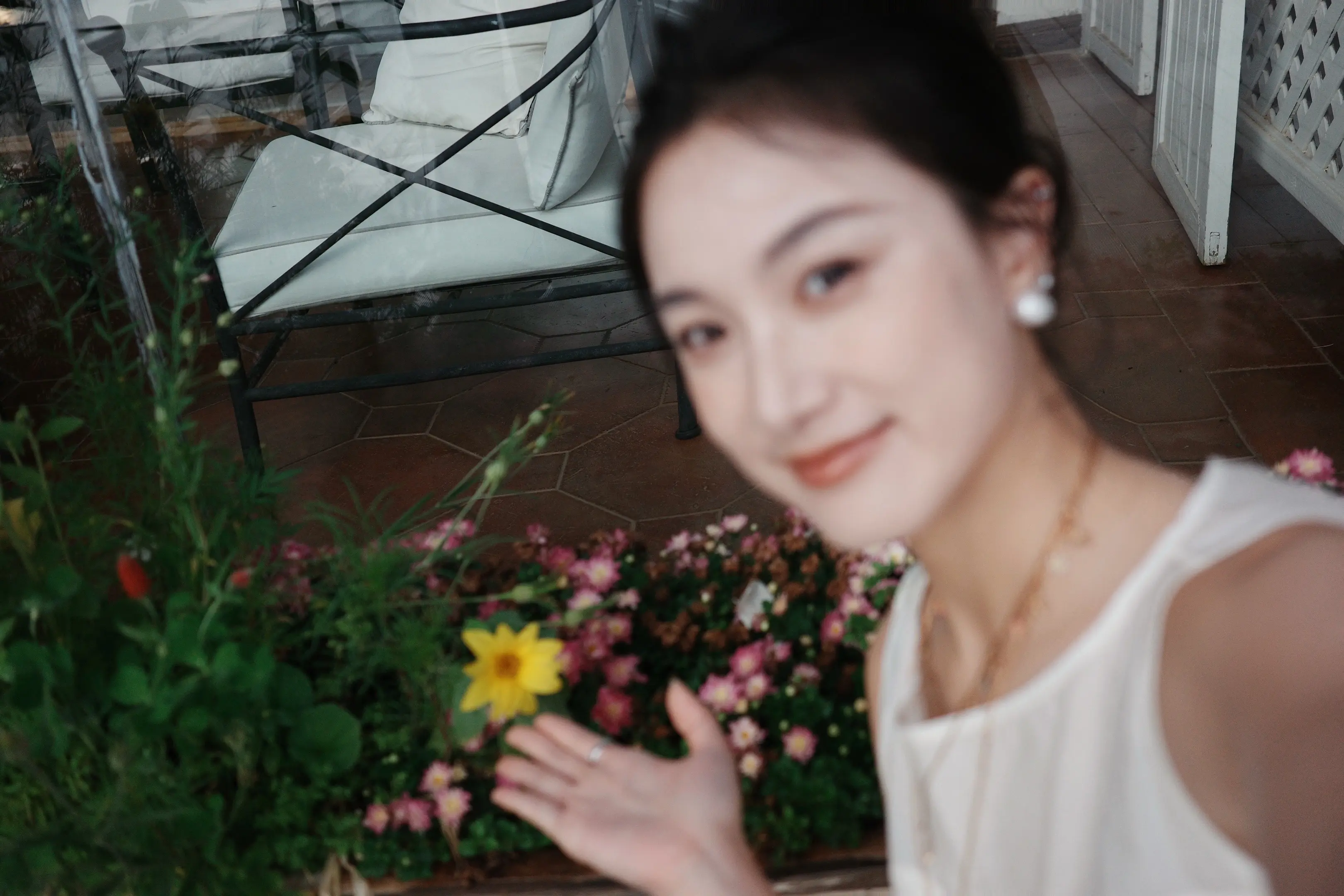 希望七月的幸福 像雨滴一样慢慢浸透我的衣襟