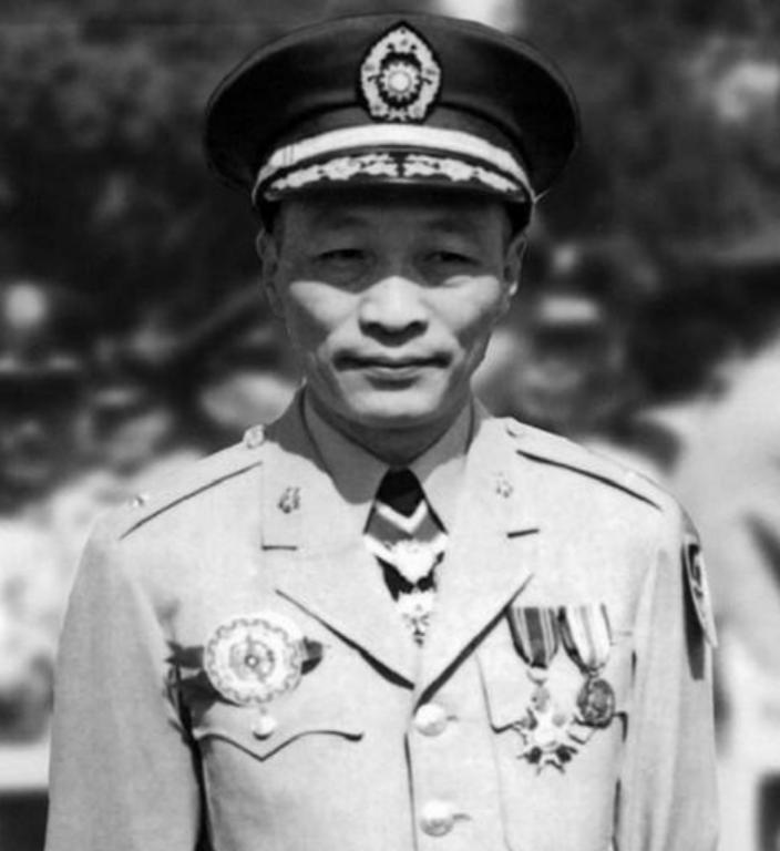 被戴笠发掘成为“二代谍王”的国民党特工，顺利潜伏延安，晚年因病重返回大陆治疗
1