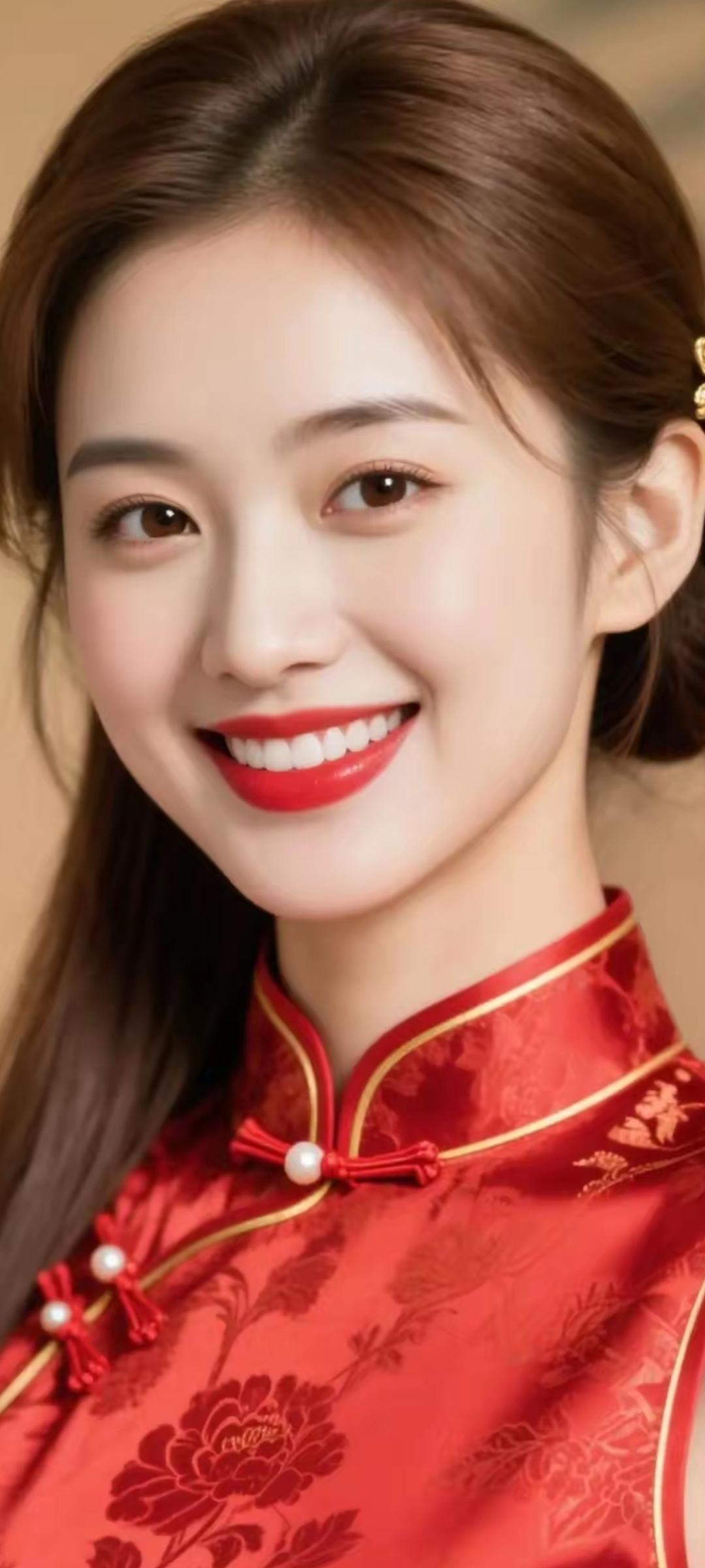 惊艳的东方美人，红衣华服，笑靥如花！