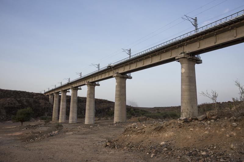 “中国基建，为何突然‘减速’了？”


“十三五”期间，中国平均每年新建高速公路