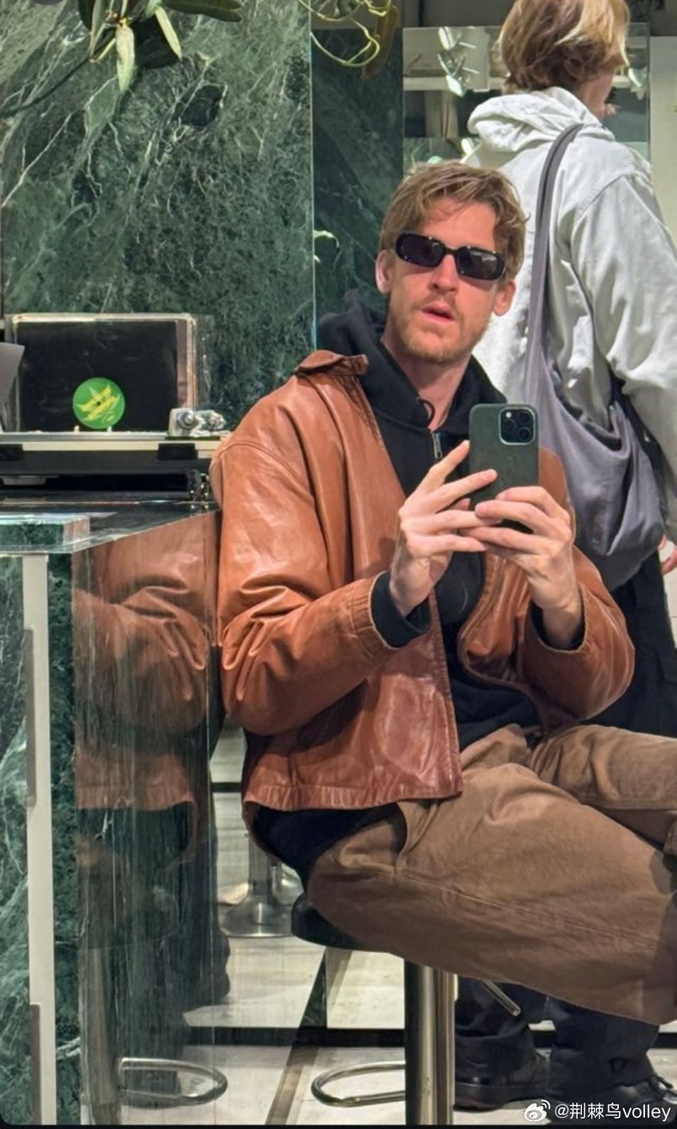 奶霍还在日本，工作旅游双不误，还可以跟老友们聚会。男排美国男排