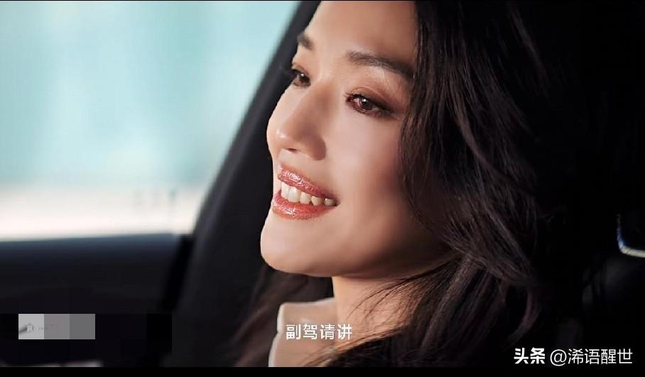 舒淇其实不会开车，也没有驾照，却依然拿下了小米SU7的汽车代言，这件事也让我们明