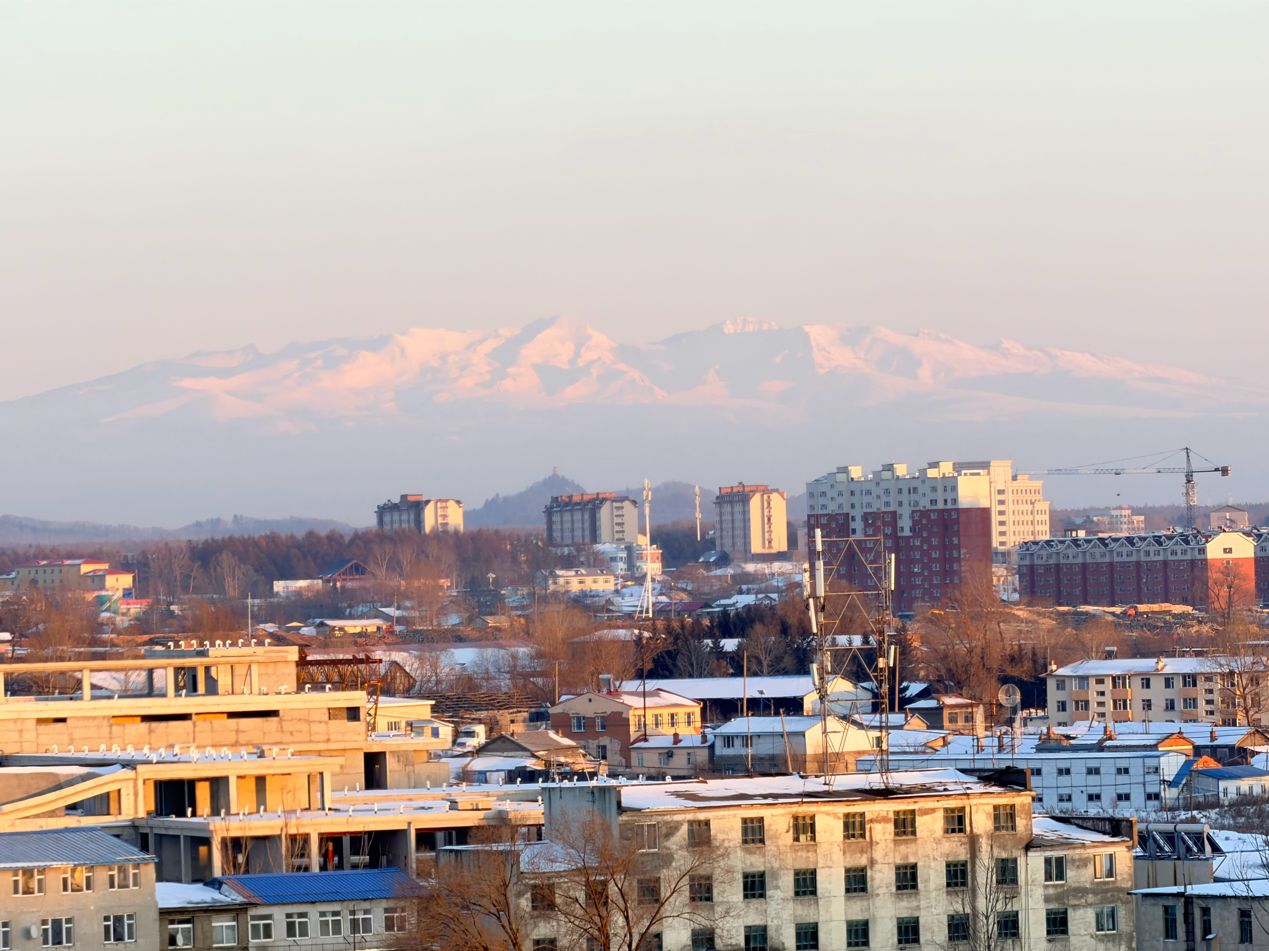 日照金山诶！听说明天大概率窗口期，希望能看到天池！喵王带你看视界 白山