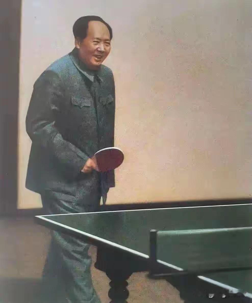 毛主席、周总理格外心系国球乒乓球。二人以超凡远见推动乒乓外交，借小小银球打破中美