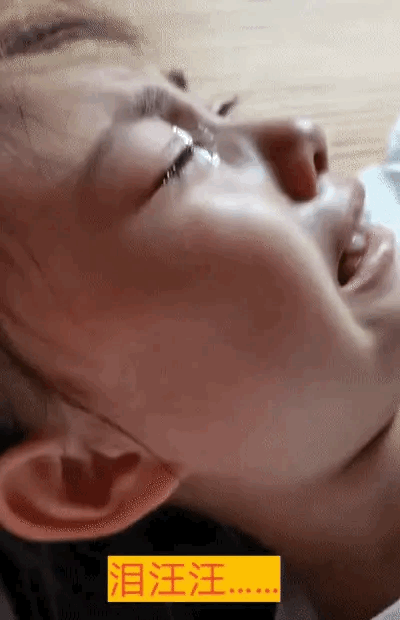 图1：真的是眼泪汪汪，这是第一次见哭的这么伤心 。
图2：小姐姐也这么闹腾，一天